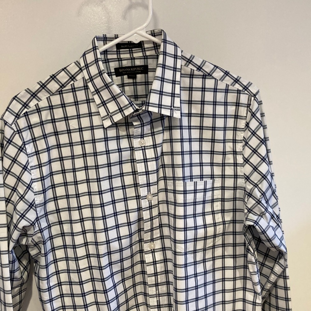 Banana Republic slim fit shirt. Size M.